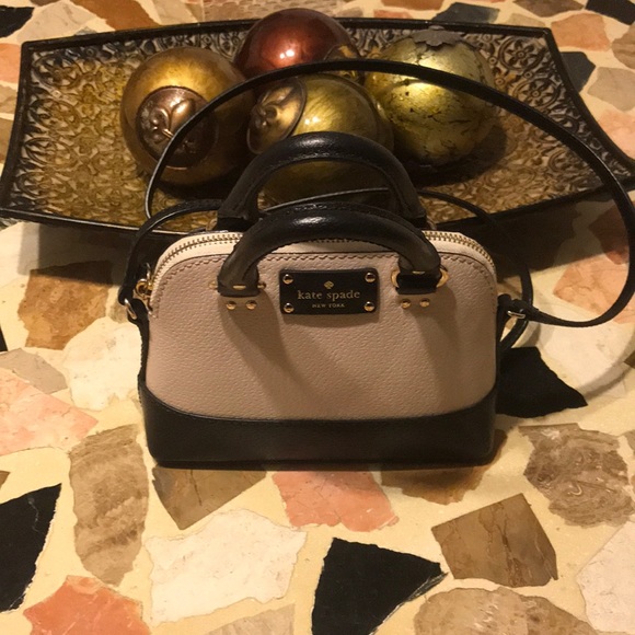 kate spade Handbags - Mini Kate Spade ♠️ bag